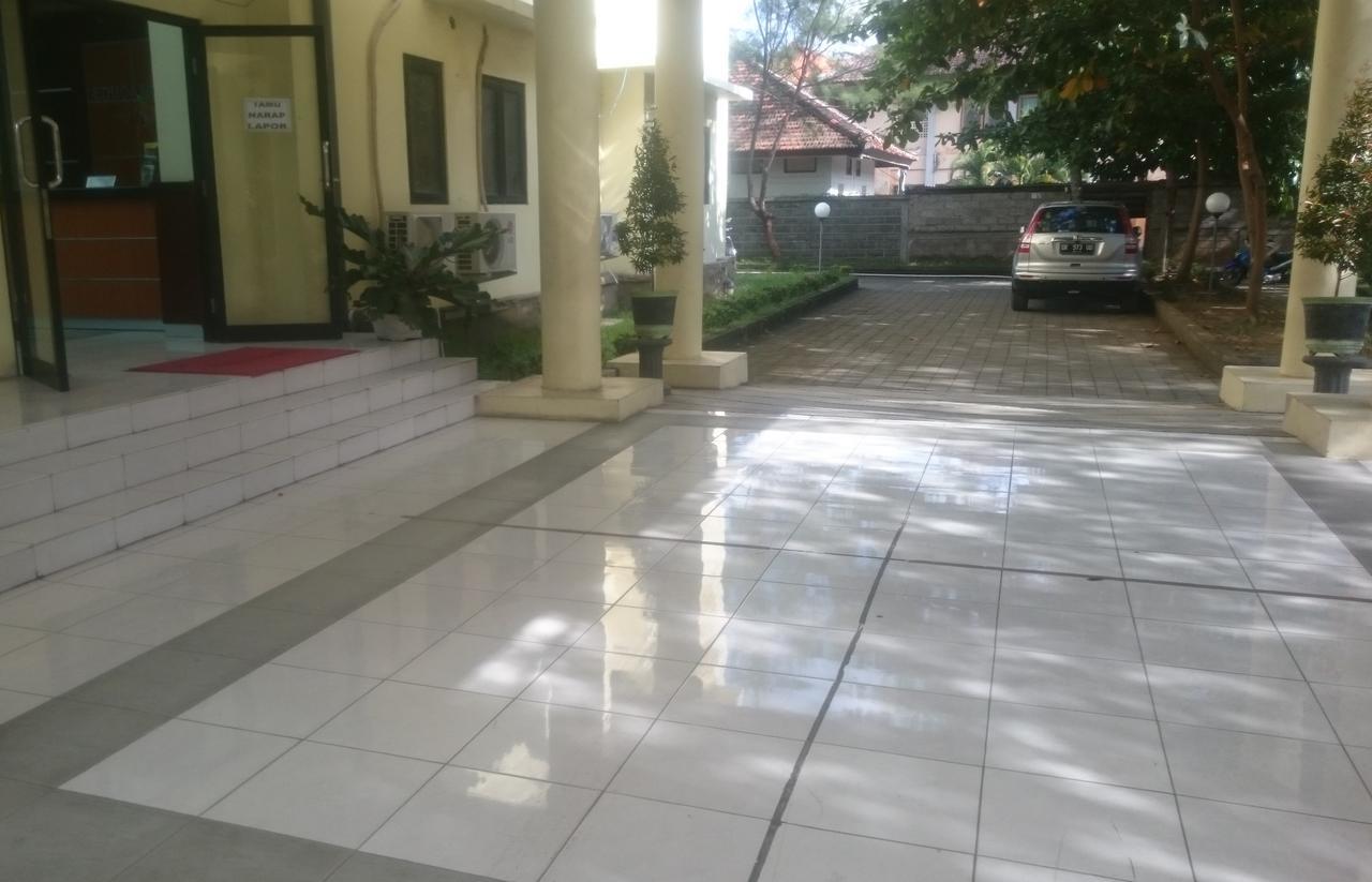 Edutel Undiksha Hotell Singaraja Exteriör bild
